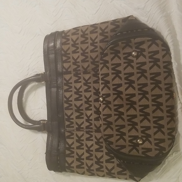 Women's Michael Kors Handbag; Black and Tan; Size 15 1/2x12 with 6" Handles - Picture 8 of 8